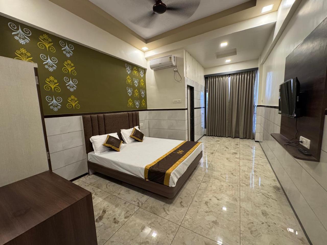 Majestic Inn Vasai Dış mekan fotoğraf