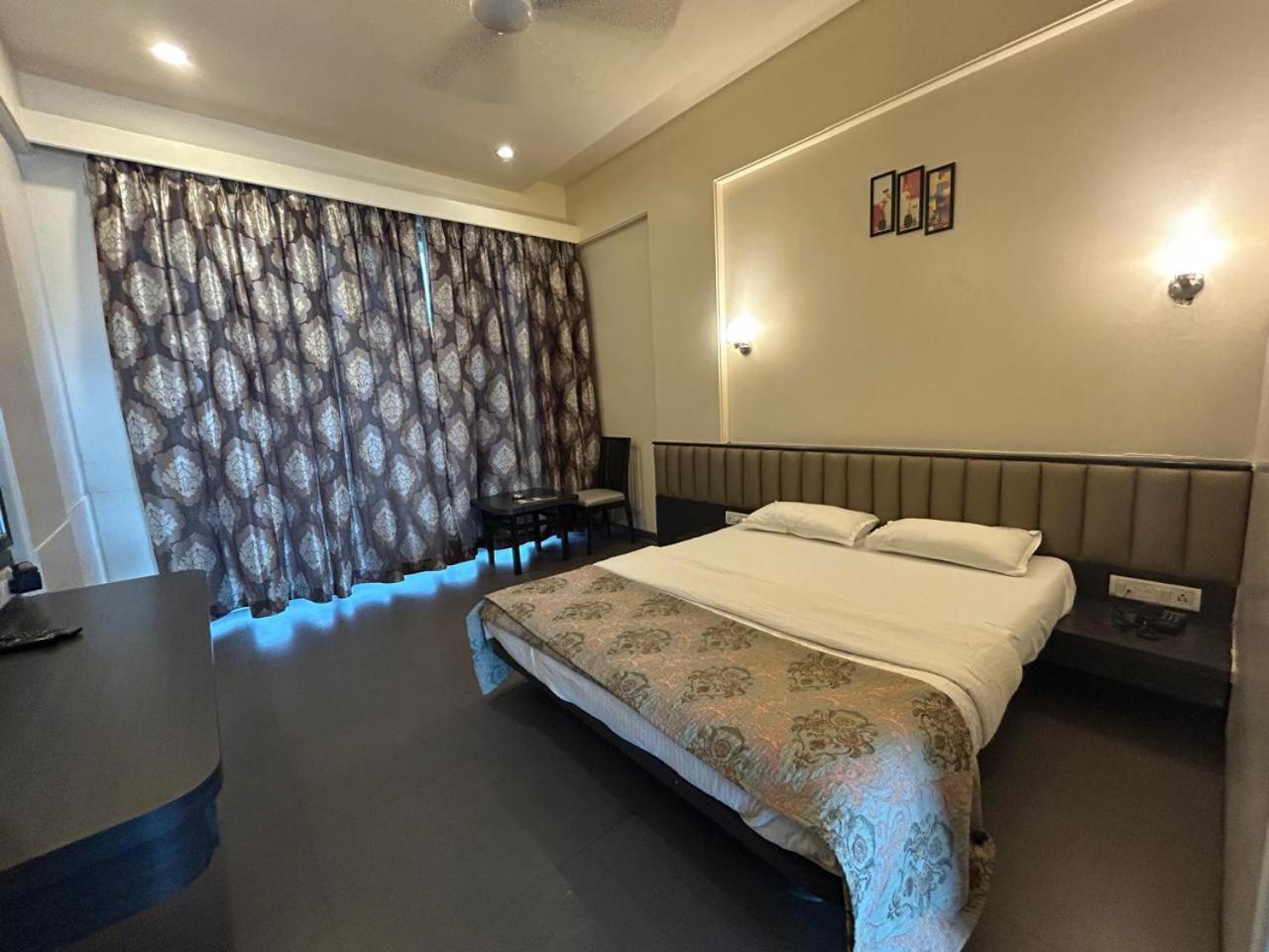 Majestic Inn Vasai Dış mekan fotoğraf